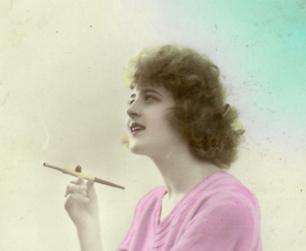 Victoria mit Zigarette klein